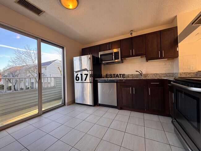 Foto del edificio - 150 N Beacon St