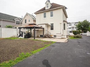 Building Photo - 733 Hudson Ave