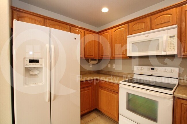 Foto del edificio - 5840 E Hoover Ave