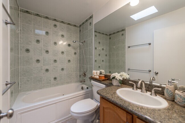 Foto del edificio - 4420 Ventura Canyon Ave