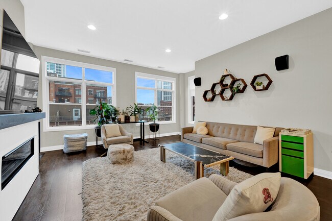 Foto del edificio - 550 W Fulton St