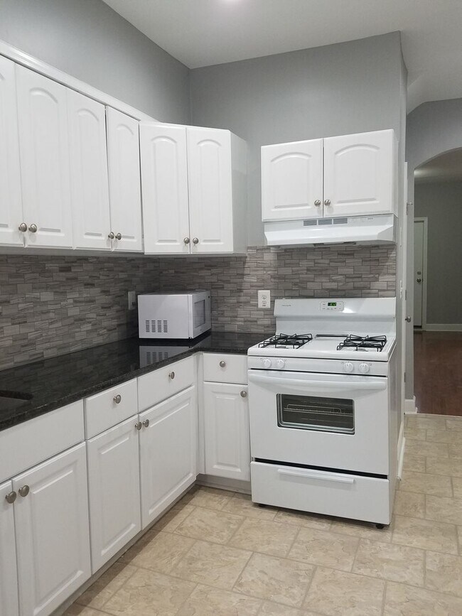 Foto del edificio - Baltimore - 3 Bedrooms and 1.5 baths Available!