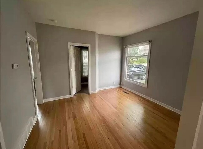 Building Photo - 3 Bed 2 Bath Single Family Home