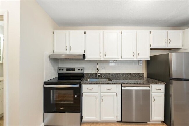 Building Photo - 176 Swanson Rd