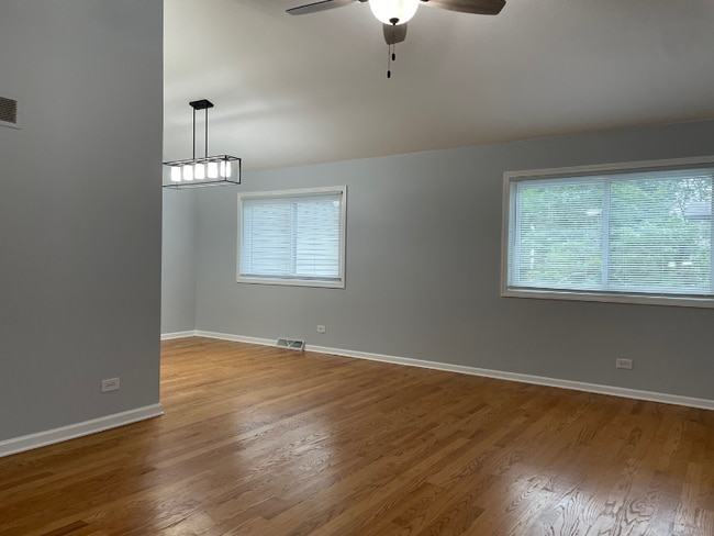 Building Photo - 29W412 Thornwood Ln