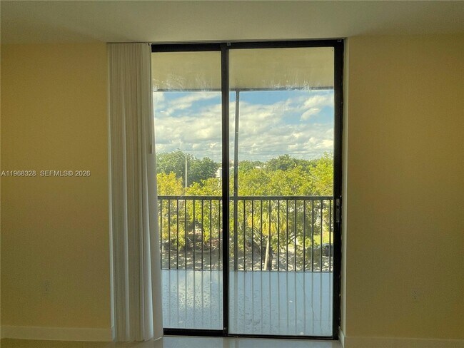 Foto del edificio - 16851 NE 23rd Ave