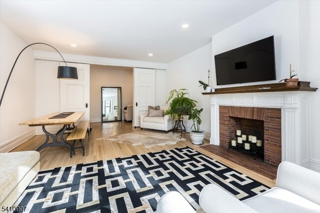 Foto del edificio - 11 Upper Mountain Ave