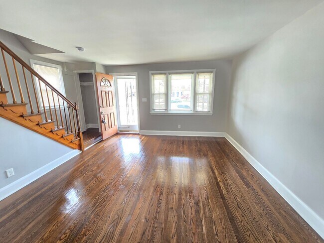 Foto del edificio - Beautiful 3 Bedroom 1 Bathroom East Baltim...