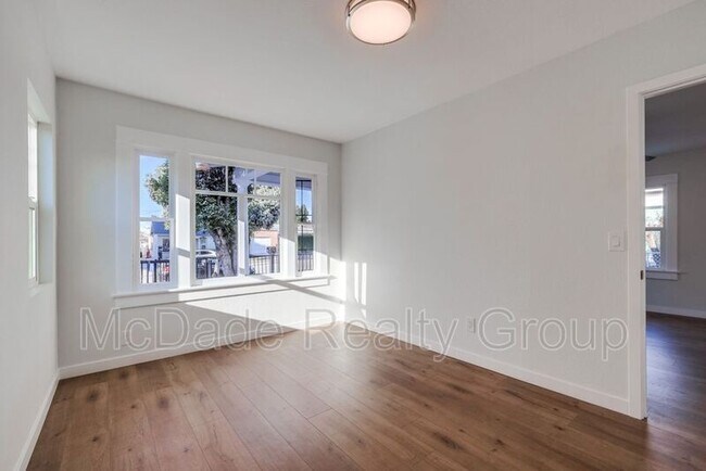 Building Photo - 122-124 E 3rd St