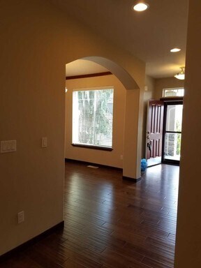 Building Photo - Coming for late month, move in in October!...