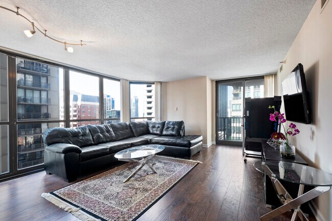 Building Photo - 10 E Ontario St