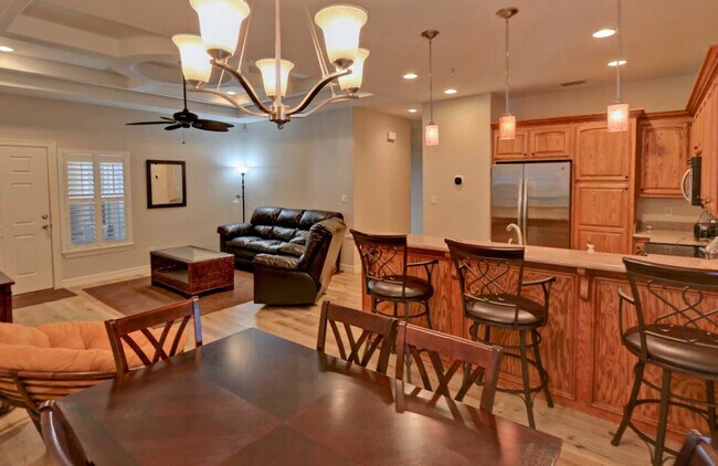 Building Photo - 131 E Acapulco St