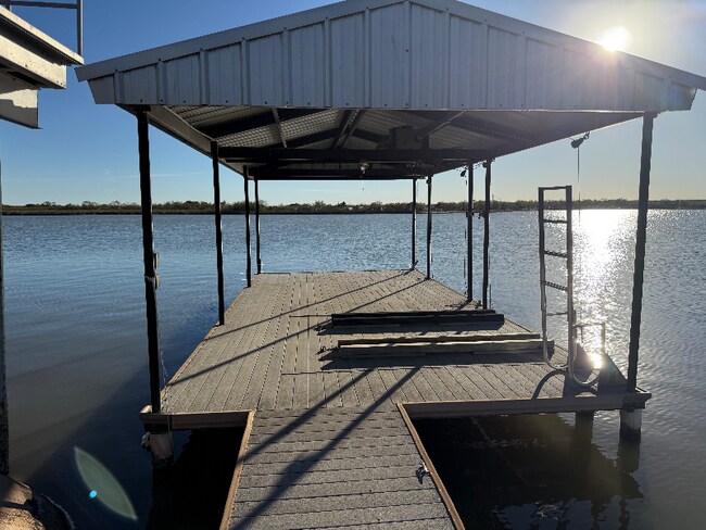 Foto del edificio - 3045 Red Bluff Cir