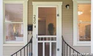 Building Photo - 230 E Thompson Pl