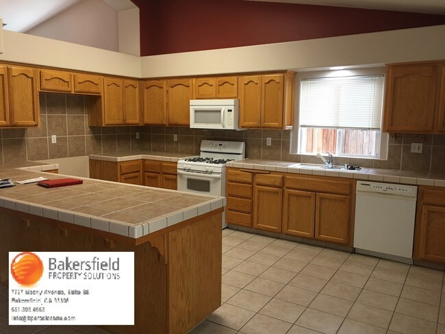 Building Photo - 6004 Panorama Dr
