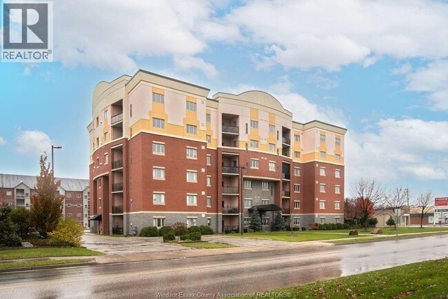 Building Photo - 1855 Normandy St