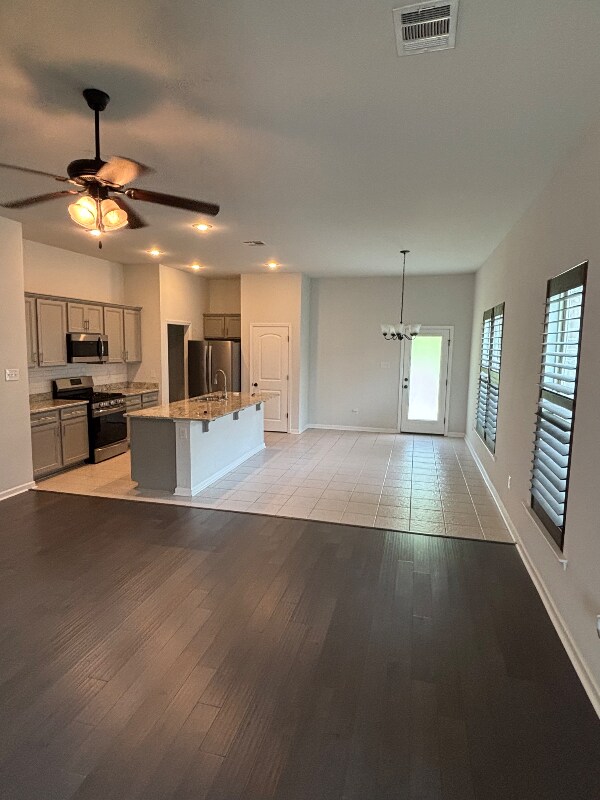 Foto del edificio - 7977 Brown Hickory Ave