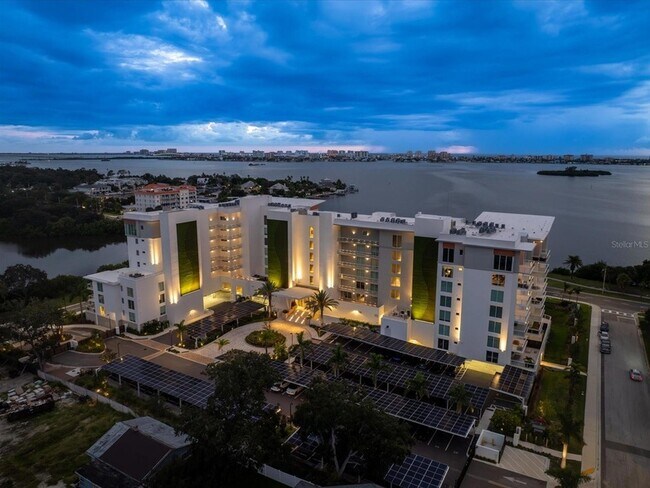 Foto del edificio - 1020 Sunset Point Rd