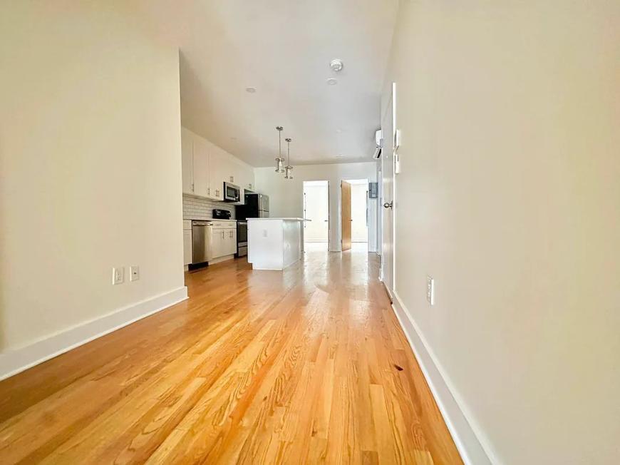 Foto principal - 4 bedroom in BROOKLYN NY 11226