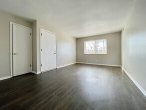 Building Photo - 4245 Oak Park Dr SE