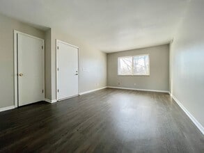 Building Photo - 4245 Oak Park Dr SE