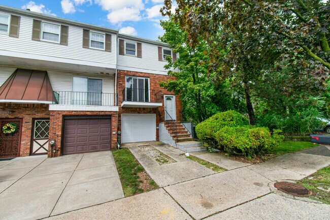 Building Photo - 1630 Forest Hill Rd