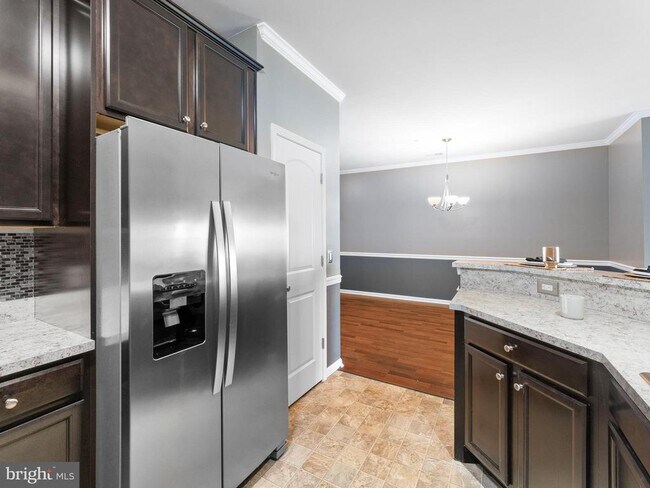 Building Photo - 605 Van Gogh Ct