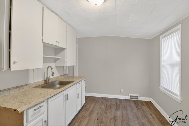 Building Photo - 10067 Grayton St