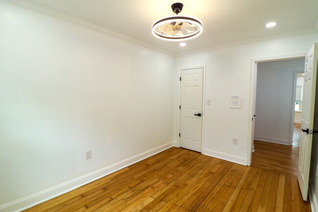 Foto del edificio - 1205 E 53rd St