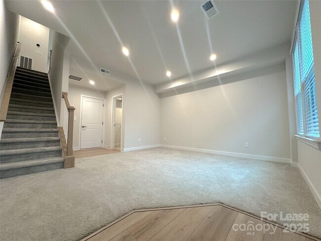 Foto del edificio - 460 Spearfield Ln