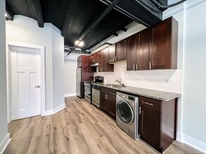 Building Photo - 725 St Johns Ave