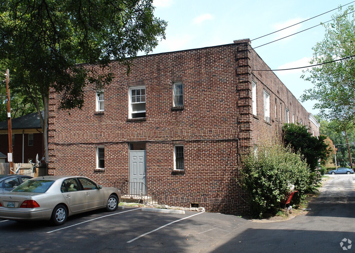 Foto del edificio - 1043 Saint Charles Ave NE