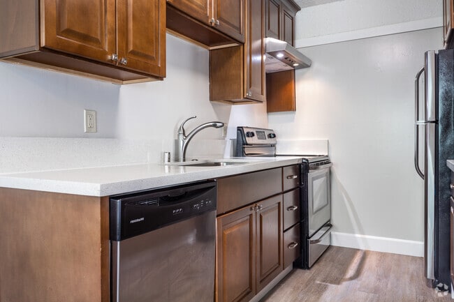 1100 Lincoln Ave - 1BR, 1BA - 675 SF - Oak & Iron