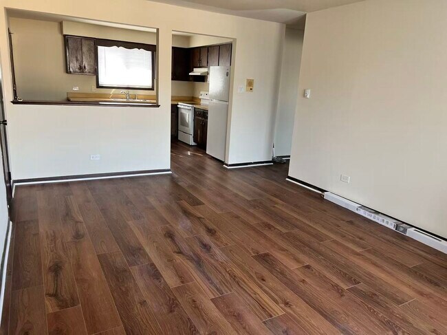 Foto del edificio - 16640 Crescent Ave