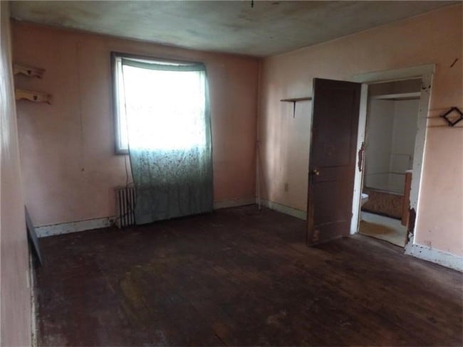 Building Photo - 538 River Ave