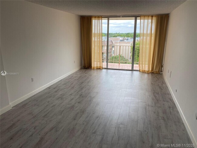 Building Photo - 13120 SW 92nd Ave