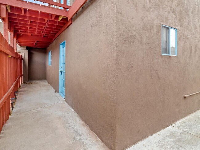 Foto del edificio - 1-Bed, 1.5-Bath Townhome with Balcony | Prime NW Albuquerque Location | Coming Soon | Pre-lease Now!