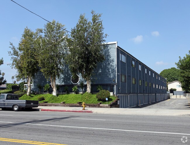 Primary Photo - 7307 Haskell Ave