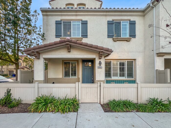 Foto principal - 4 BED, 3.5 BATH townhouse in Chula Vista