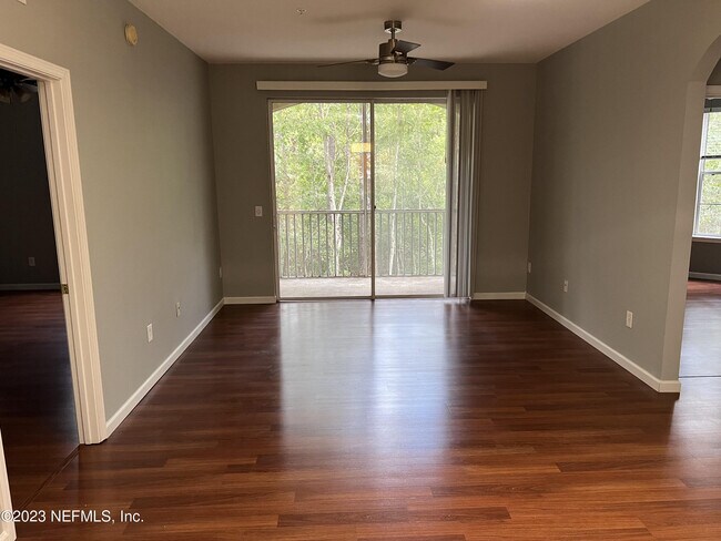 Foto del edificio - 7801 Point Meadows Dr