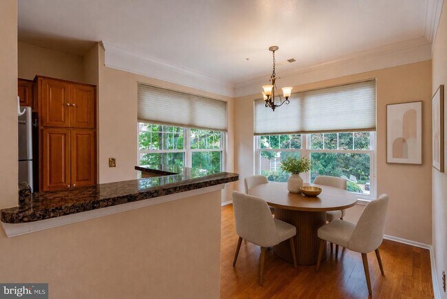 Foto del edificio - 1600 Spring Gate Dr.