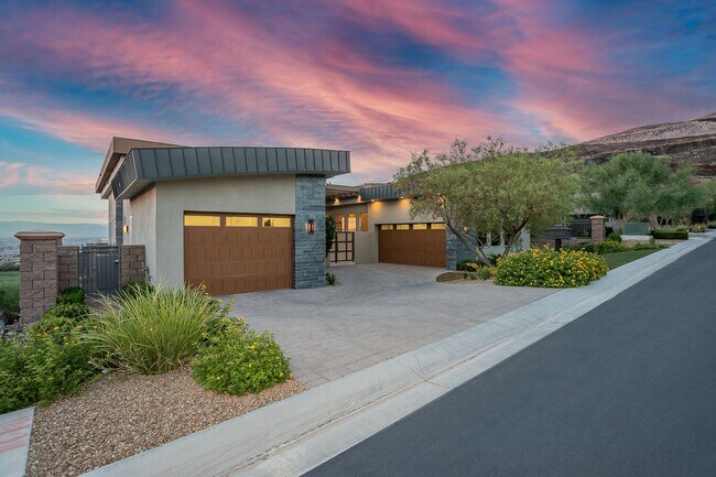 Building Photo - UNUBSTRUCTED VIEWS FROM THIS MACDONALD HIG...