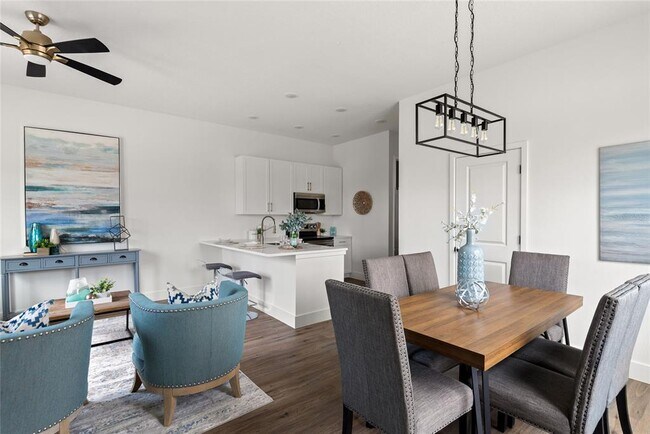 Building Photo - 446 Goodall Ave