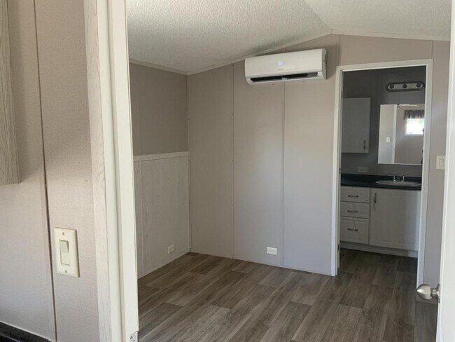 Foto del edificio - 12198 Farm to Market Rd 730 N
