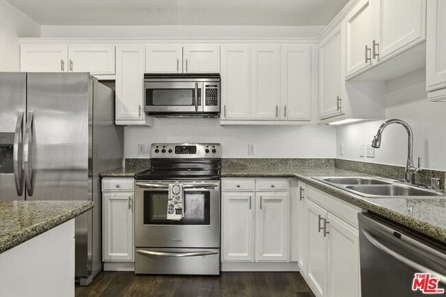 Building Photo - 3740 Santa Rosalia Dr
