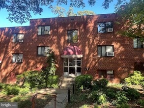 Building Photo - 1587 N Colonial Terrace