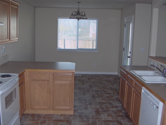 Building Photo - 3122 Bristol Ave