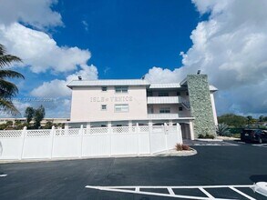 Building Photo - 2775 Taft St