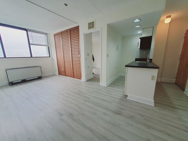 Building Photo - 60 Strawberry Hill Ave
