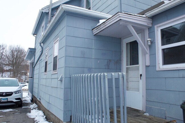 Building Photo - 708 Iowa Ave